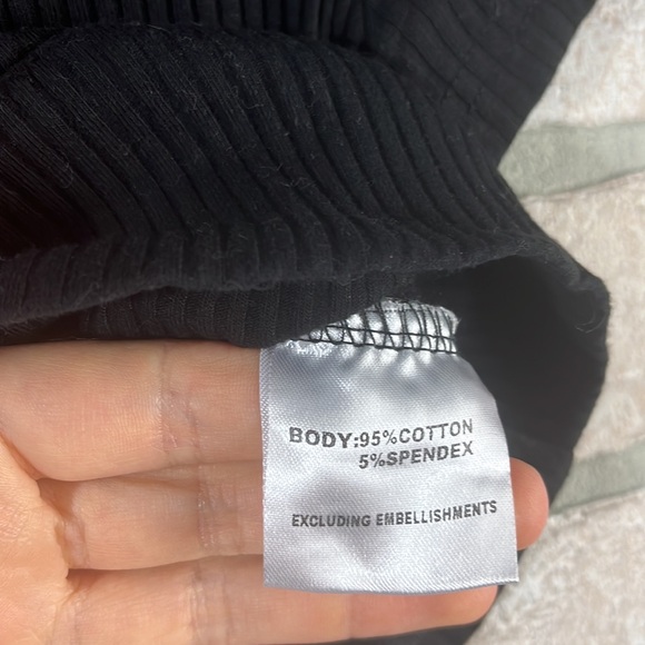 White Fox Black Rib Crop Tee- Size M - Picture 4 of 4